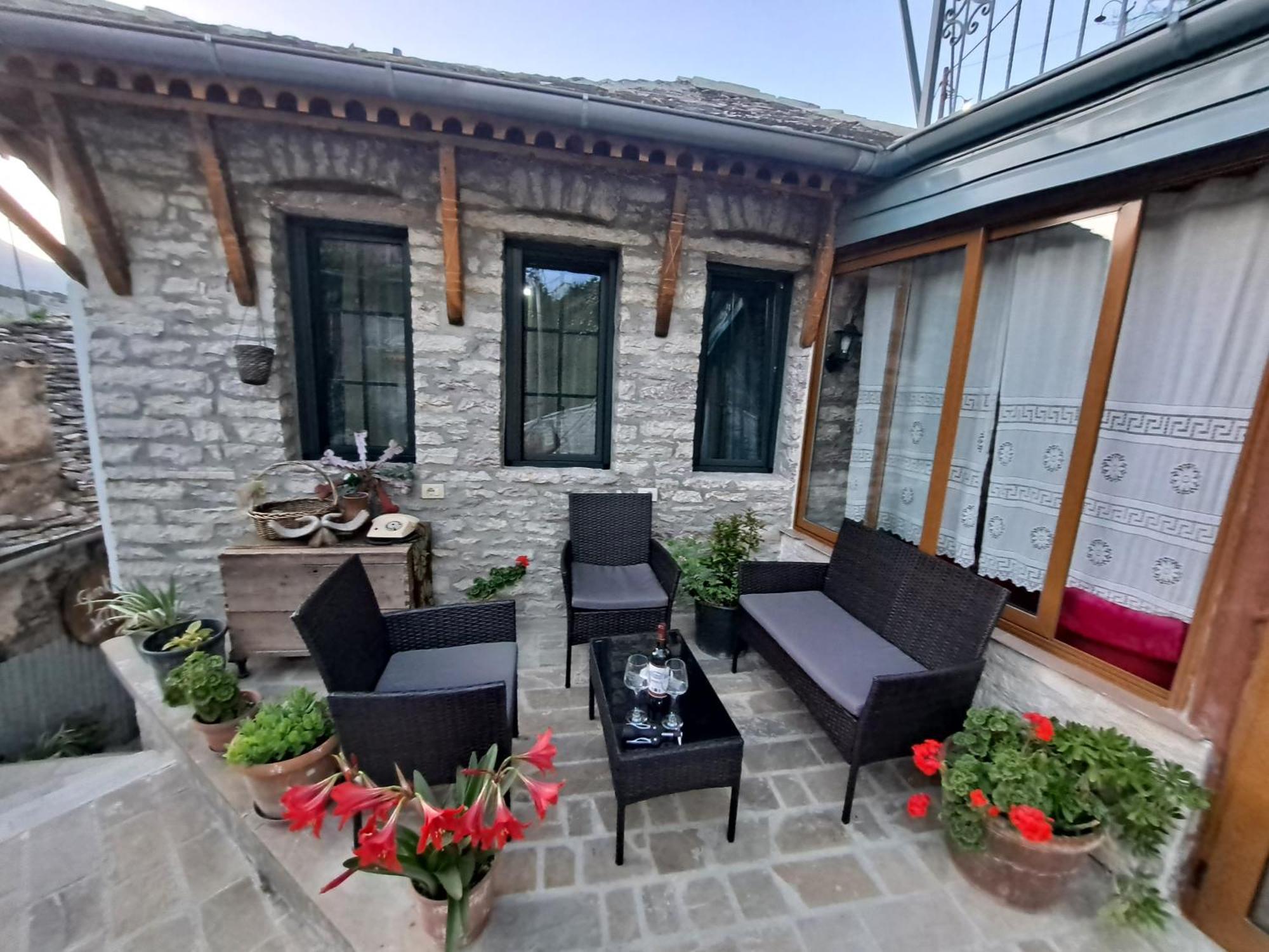 "Villa 70" Guesthouse Gjirokastra Kültér fotó